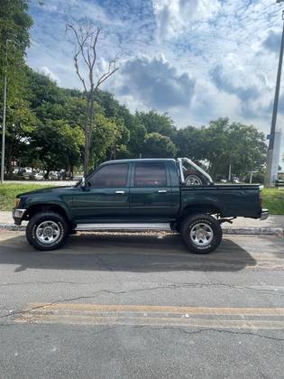 TOYOTA HILUX 2.8 SRS 4X4 CD 8V DIESEL 4P MANUAL